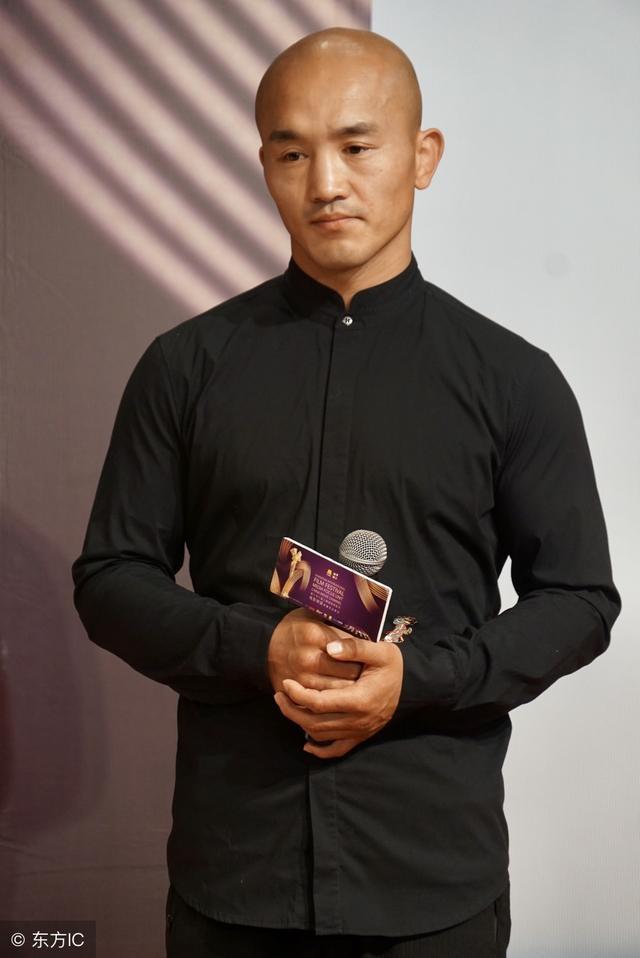 原创武僧一龙变身扶贫大使获好评同框四大美女拳王成就经典
