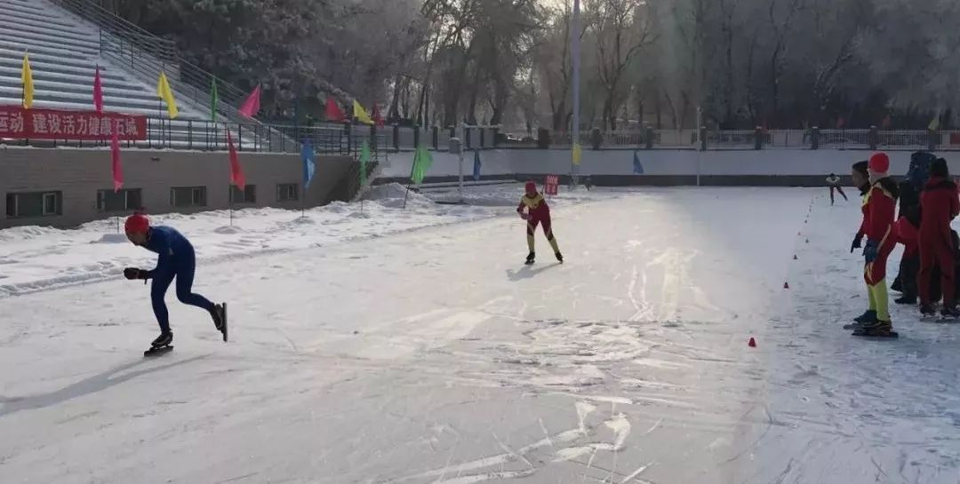 唱响冰雪之歌追寻红色记忆兵团第八届青少年速度滑冰锦标赛在石河子