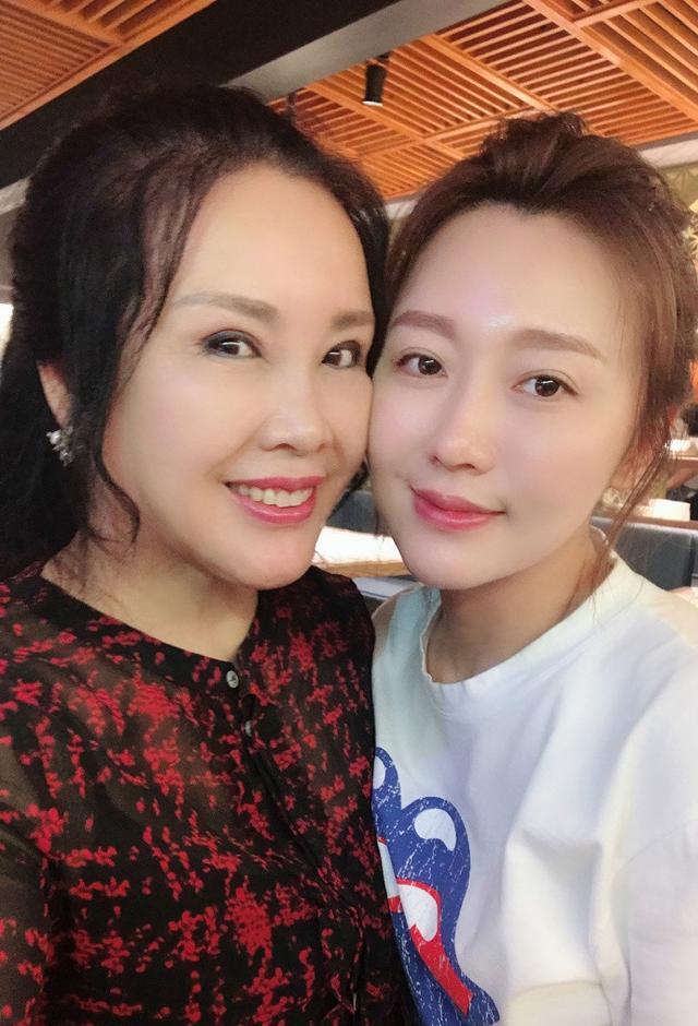 潘长江老婆身高多少图片