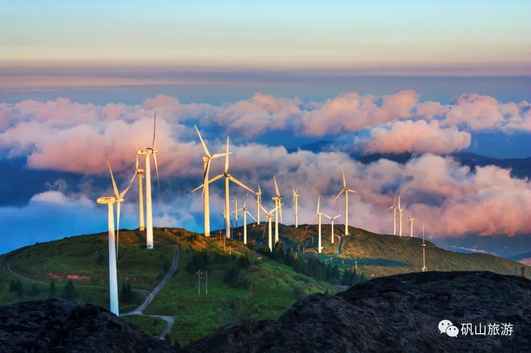 矾山至鹤顶山民间古道共有3条,都位于苍南县鹤顶山北麓,东西走向.
