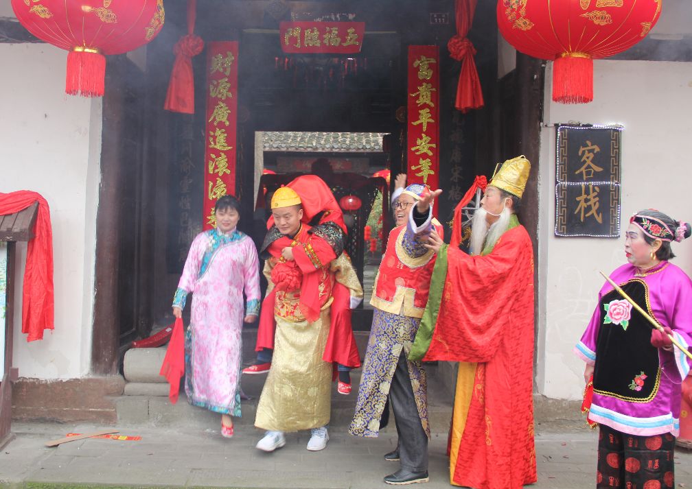 过年咯结婚咯我在阆中上花轿咯