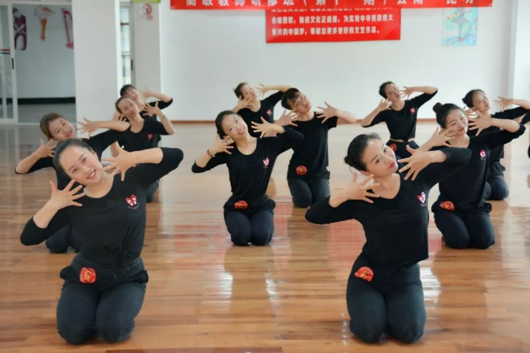 天天练舞功中国舞考级组合调皮猫爪