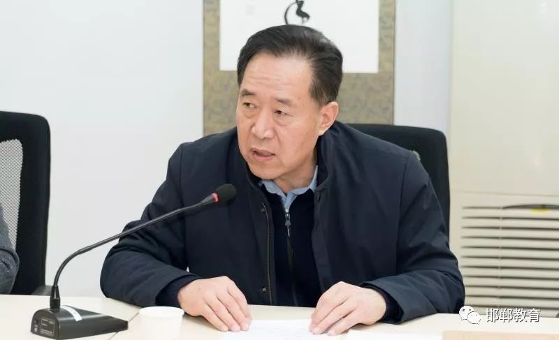 高玉峰校长表示,一中人一定不畏艰难,不怕挑战,敢于担当,勇于奉献