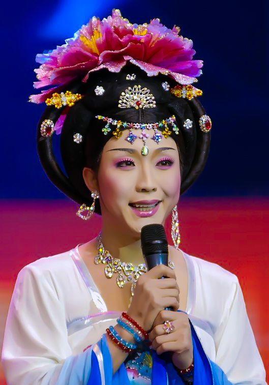 李玉刚男扮女装最初只为谋生