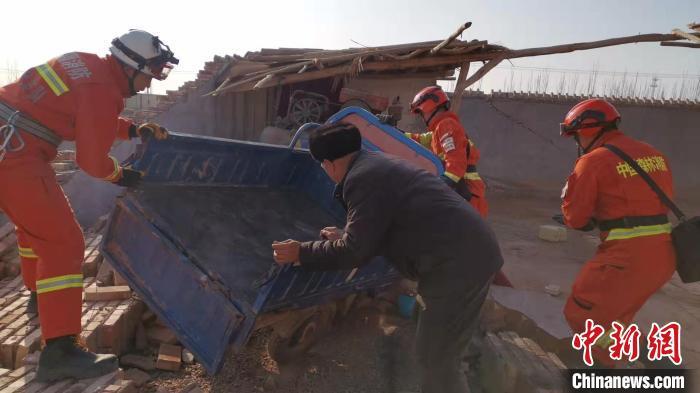 新疆伽师县震中余震不断 受灾人员已转移安全地带