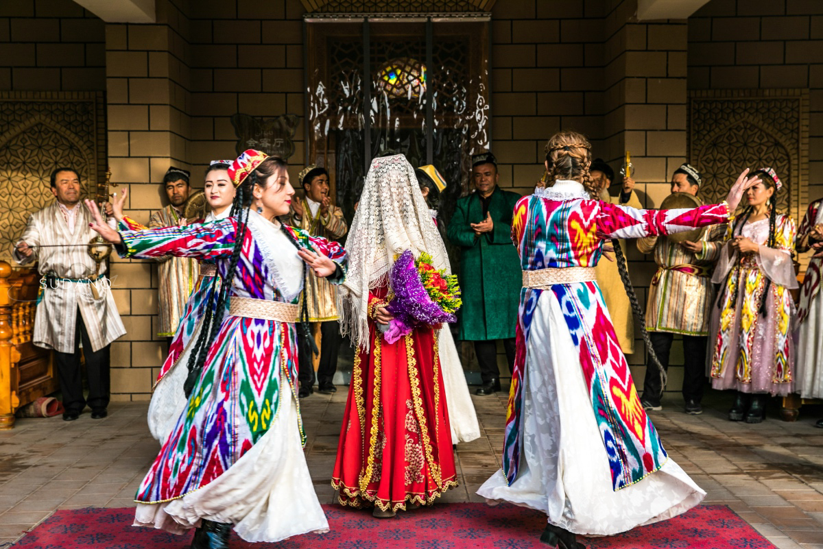 历史上真有香妃琼瑶阿姨没瞎编游客体验新疆传统婚礼