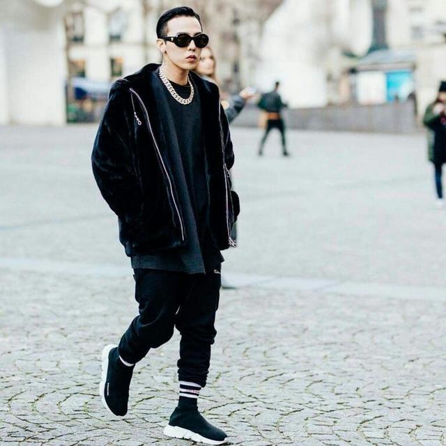 gd 自带强大的气场,打扮几乎从不出错,宛如一本活生生的「穿搭教科书