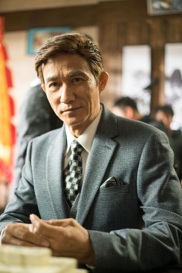 《十亿探长》这部电影满足了我对港片的所有幻想