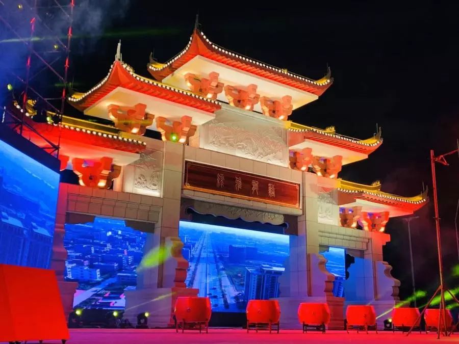 迎新年超有料新启用的博罗龙溪文化广场吸引了近三千人