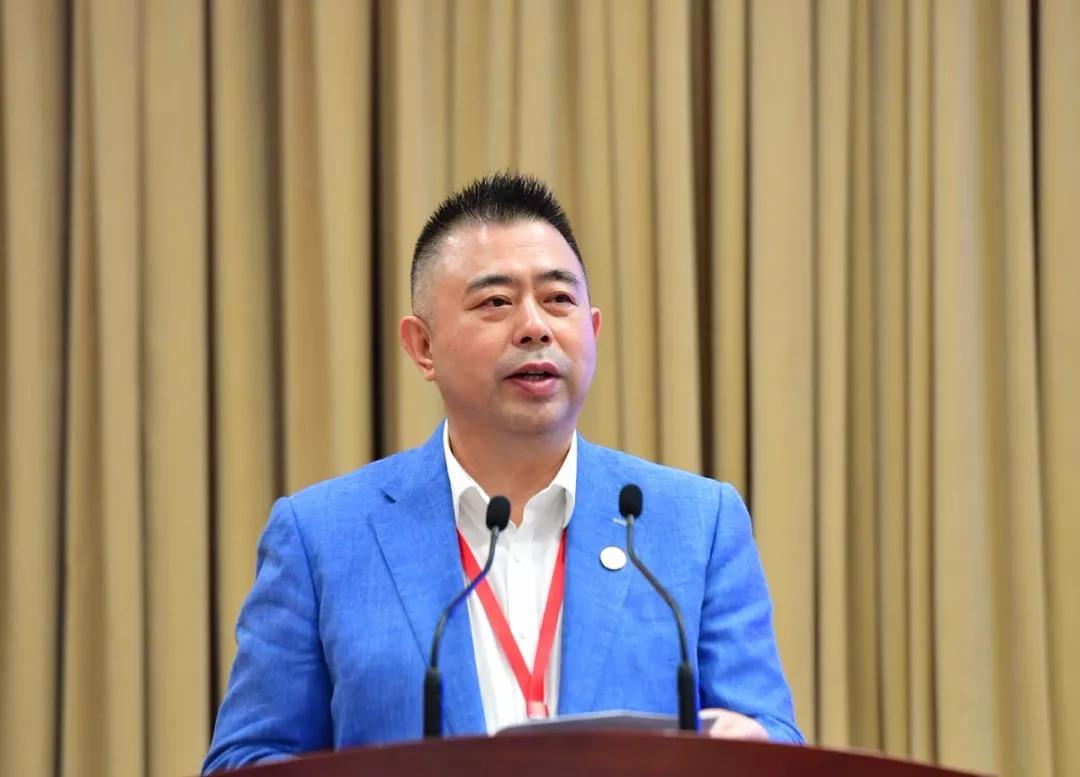 王振滔据媒体早年的报道,作为制鞋企业的奥康一下子跨入没有任何关联