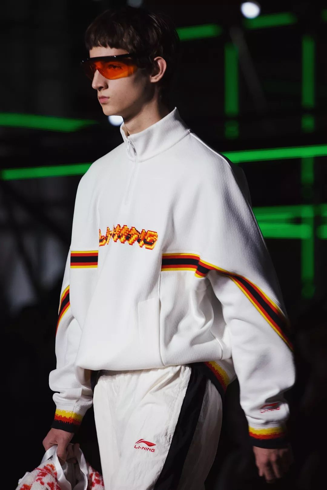 巴黎时装周:li-ning 20秋冬大秀有成龙你敢信?_李宁