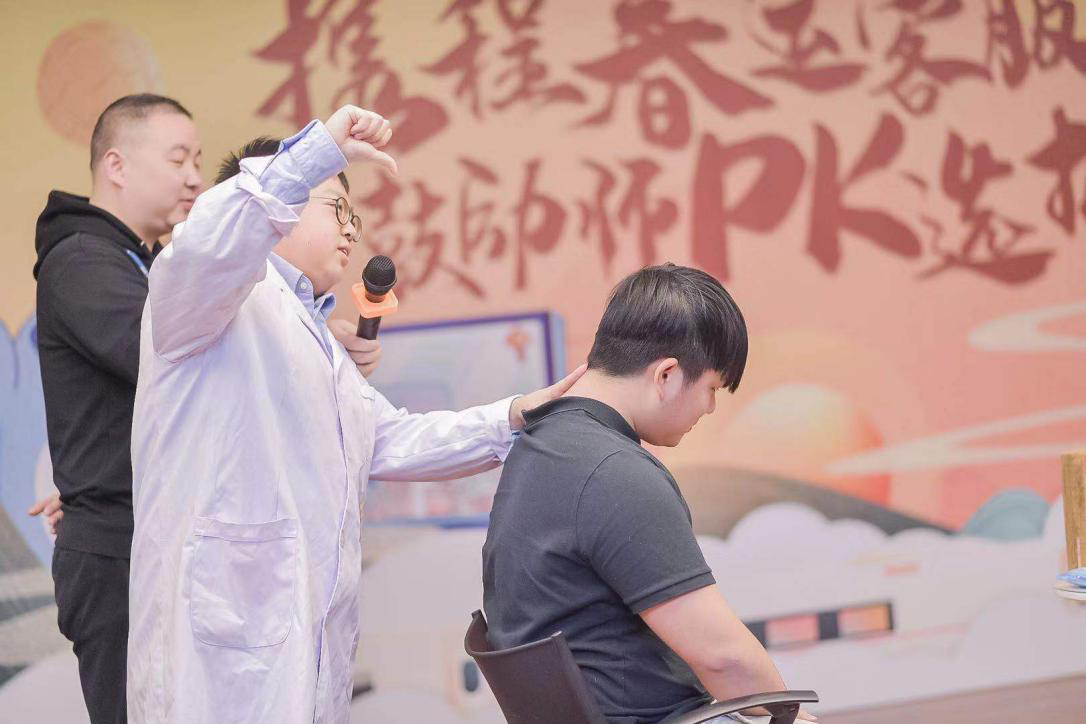 携程春运客服鼓励师正式上岗02高颜值小姐姐脱口秀cp轮番pk