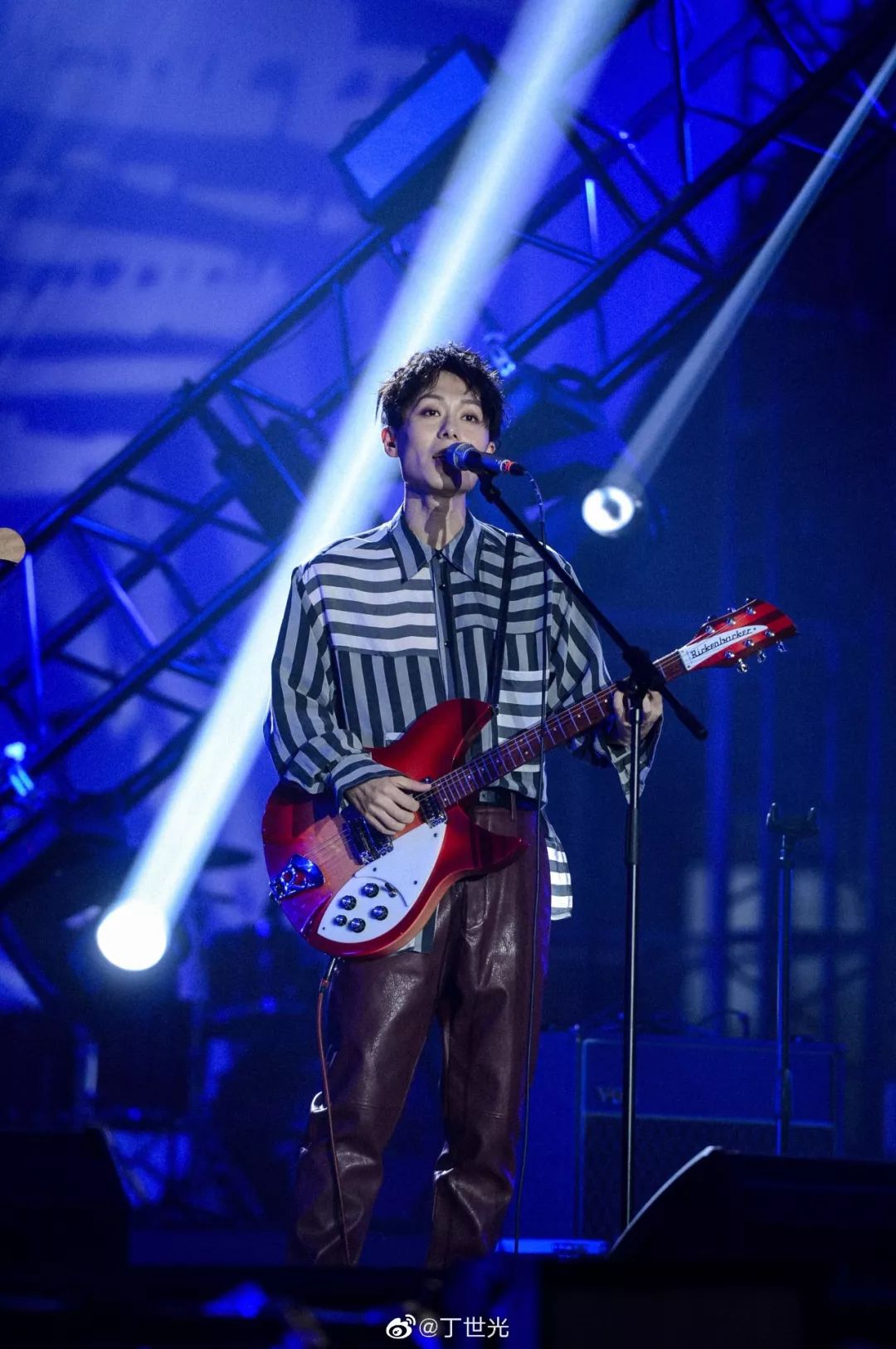 偏执狂丁世光让灵魂为灵魂歌唱着调专访