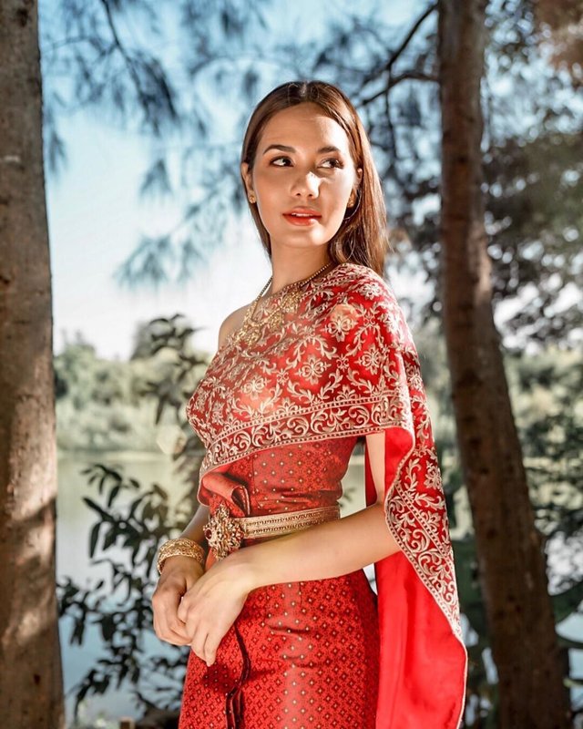 她只是摘下牙套,就逆袭成全民女神_chalita