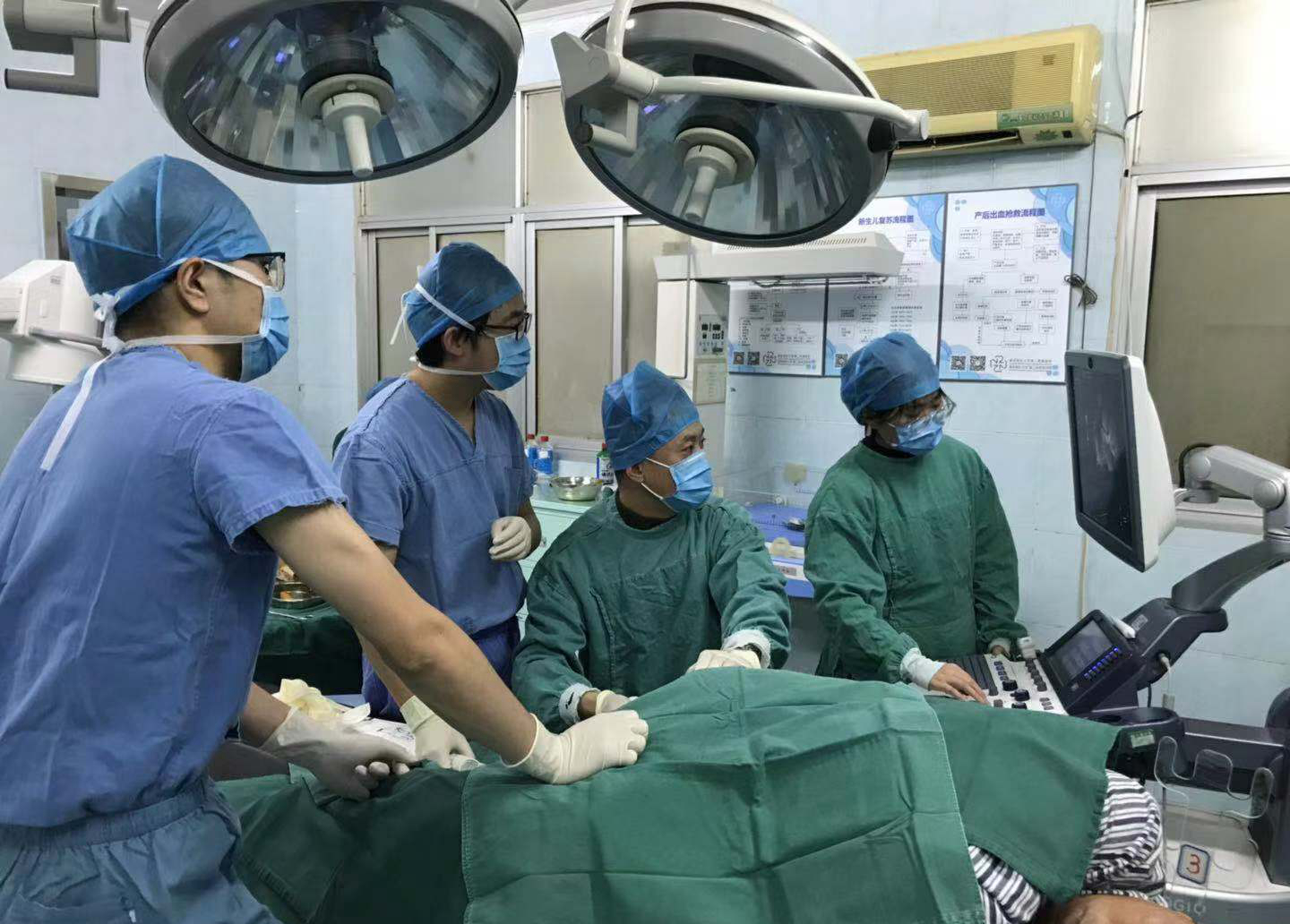 尿液不受控制,60多岁的她无奈用上尿不湿