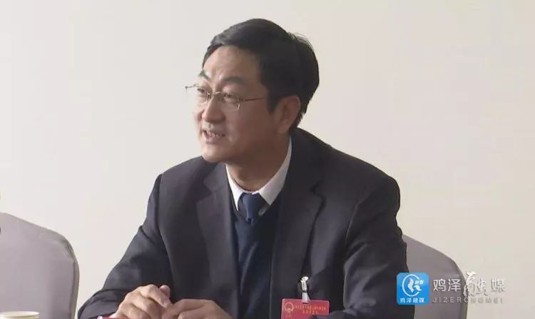 石磊参加鸡泽镇代表团讨论一府两院等五个工作报告