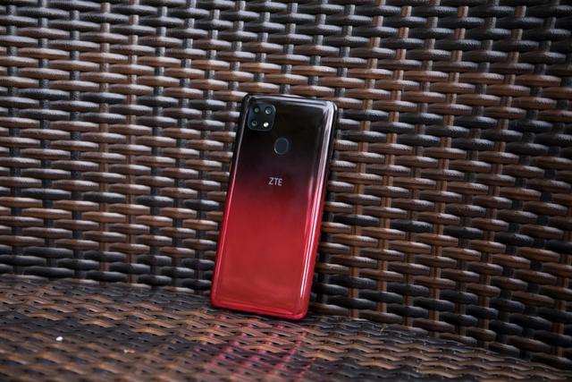 选来选去今年过年我决定带中兴blade20给爸妈