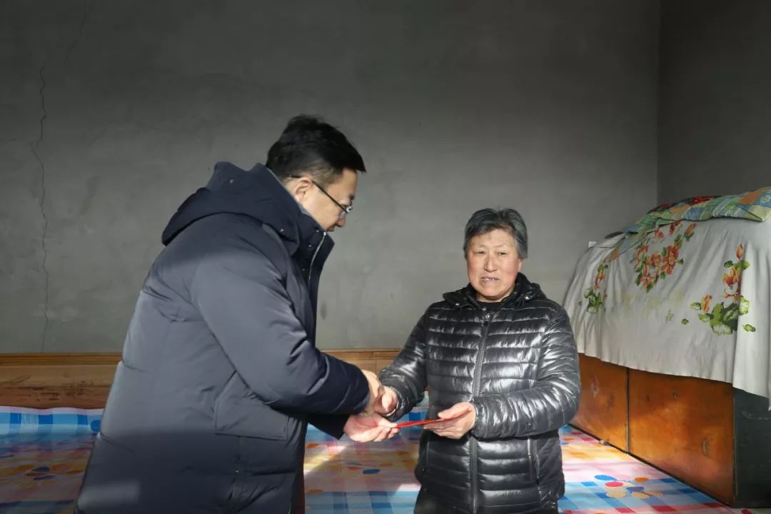 市领导韩辉,张国骏深入我县城乡走访慰问