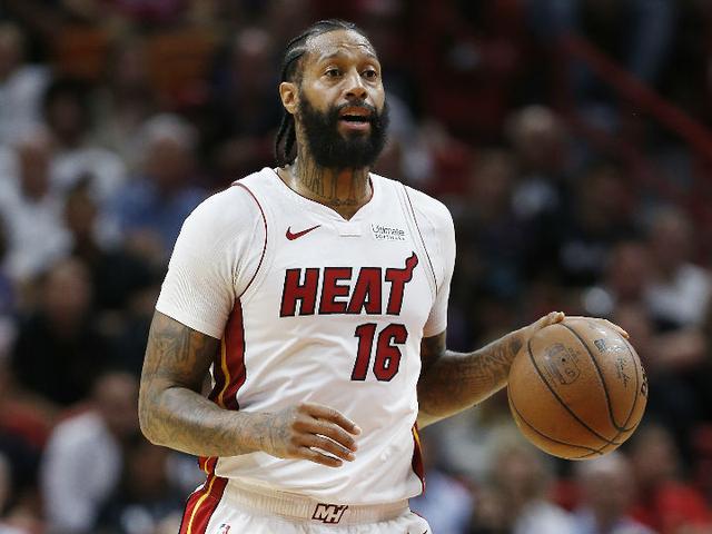 得分高效!詹姆斯-约翰逊全场11中9,高效砍下22分6篮板