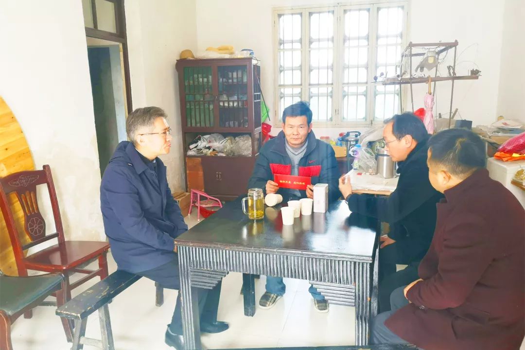 慰问福利院老人▲慰问低保边缘户—李菊珍▲重点优抚对象—老复员