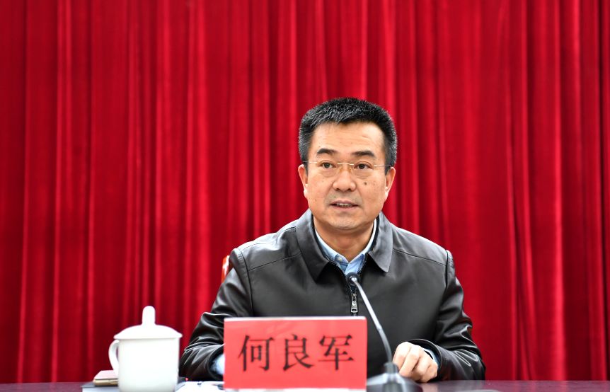 主持会议自治区党委第五巡回指导组成员;辛卫红,秦昆,赵丽,梁日端