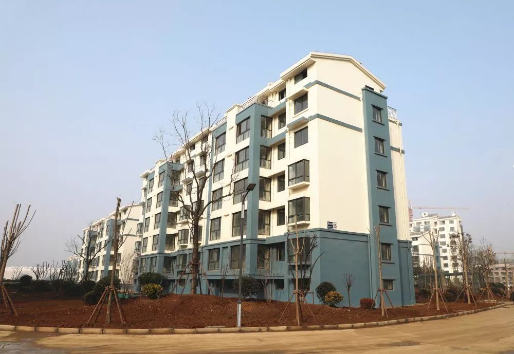 "这次回迁共提供1549套房源,回迁1381套