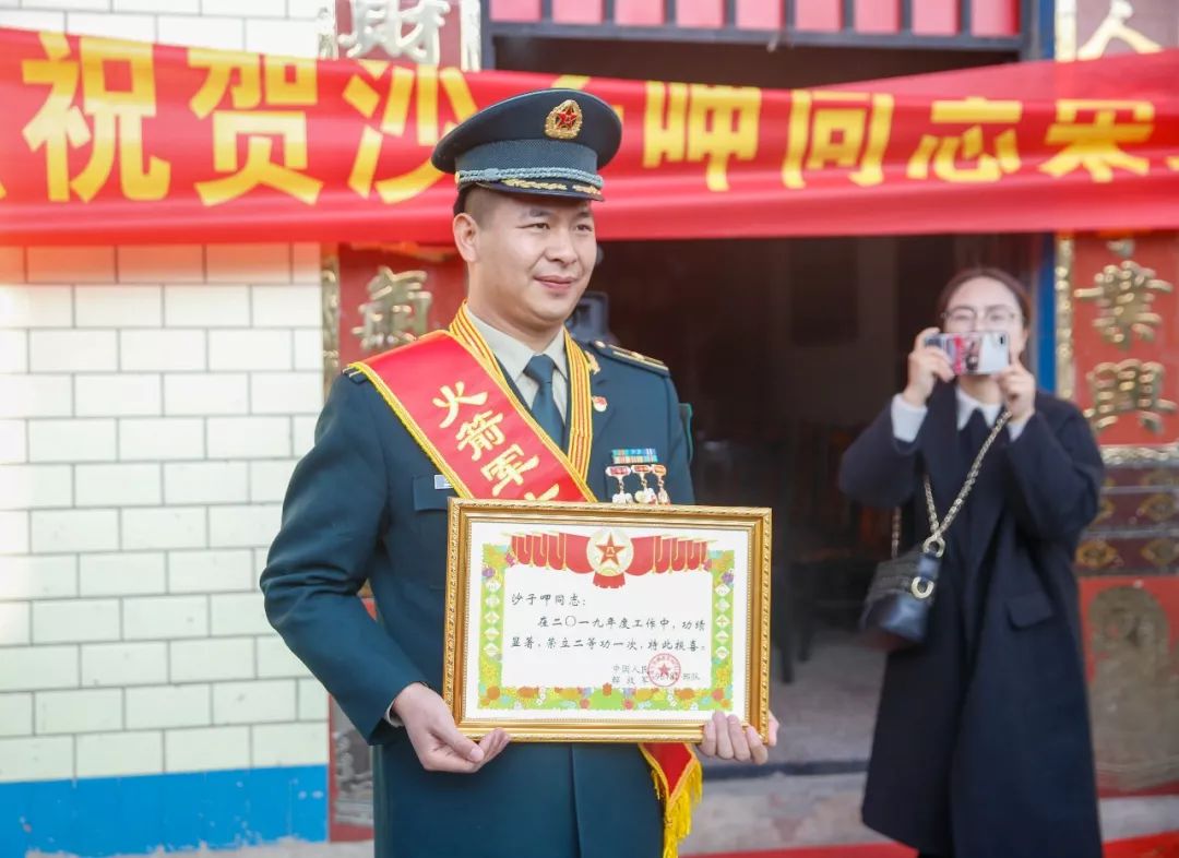 上午10点,96781部队政治委员蒋刚彪,凉山州退役军人事务管理局局长杨