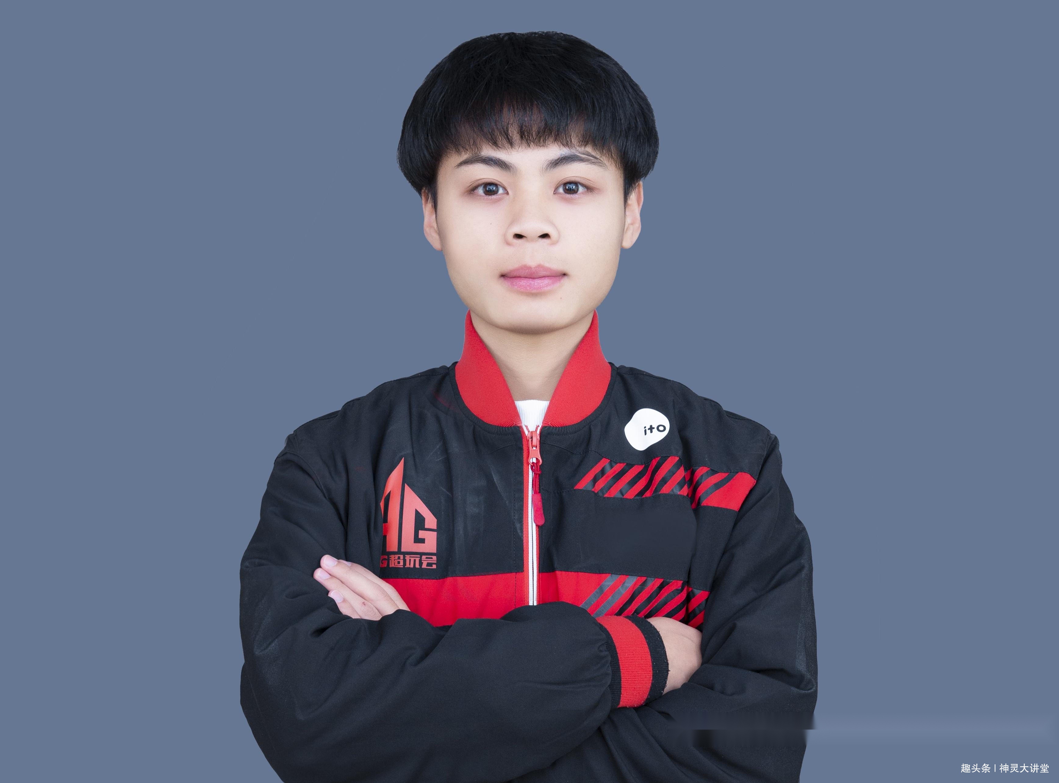 王者荣耀:无痕,最初和七年转会ag,后者受欢迎,为何无痕被骂?