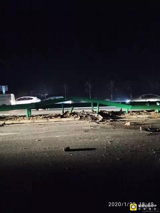 昨晚六安一快速通道发生车祸疑似一人死亡