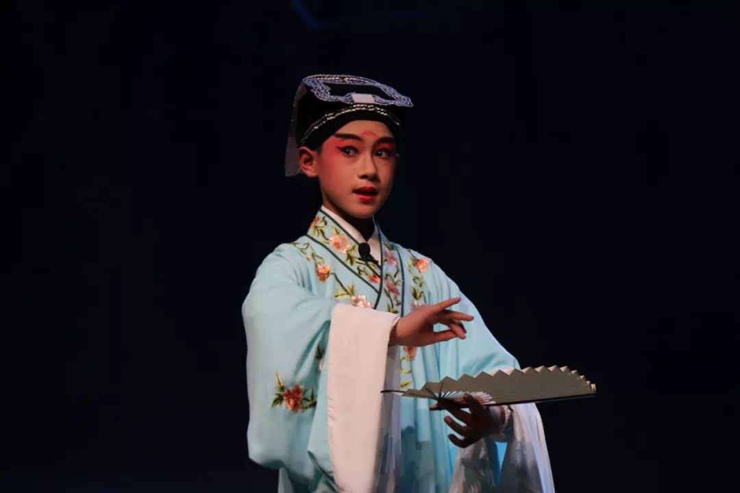 雅部正音天上清歌成都青少年宫戏曲学员受邀参加学生戏曲晚会汇演