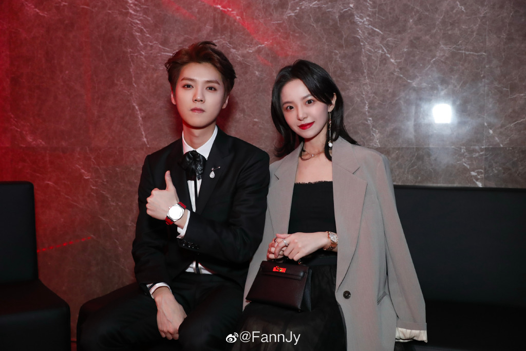 你没见过的合照系列更新 鹿晗的脸也是小得没谁了!_偶像