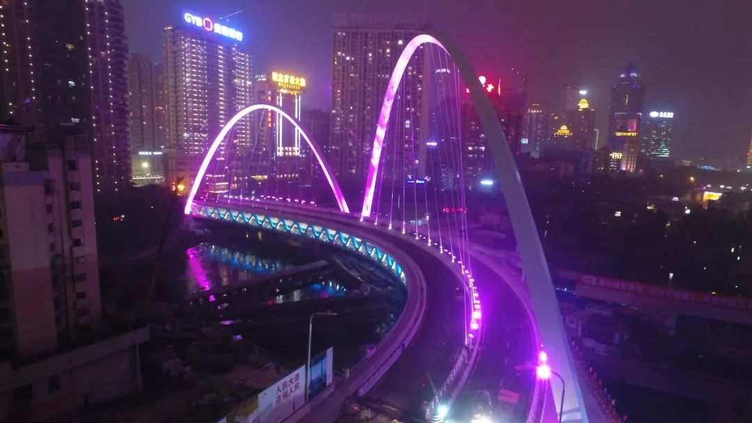 筑城广场夜景纷纷点赞贵阳市这个新地标的美景.