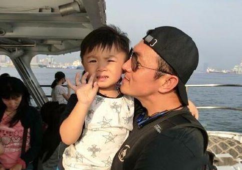 林欣缇借着做慈善的名号向赵擎要钱,单纯的赵擎没有想太多,他觉得