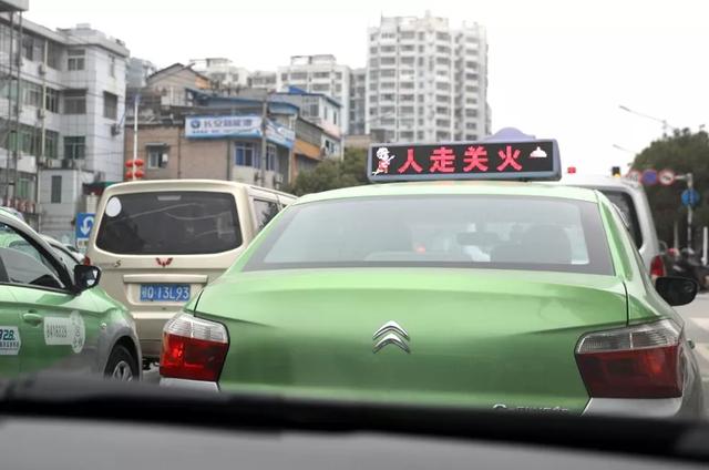 与地方传媒公司建立消防宣传合作长效机制,依托全州1391台出租车智能