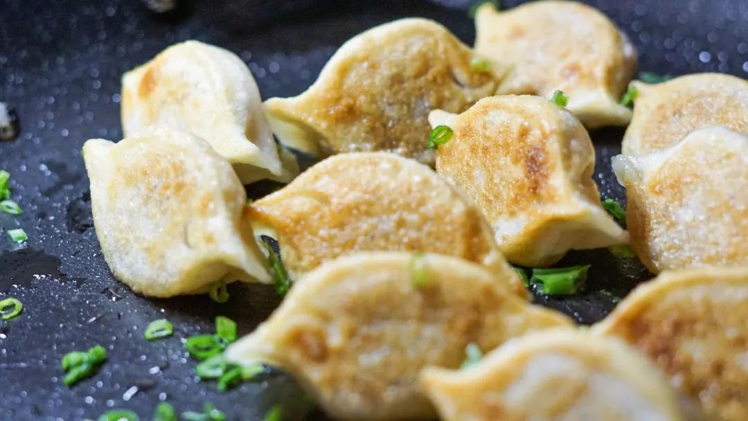 锋味大厨把奢侈品包在饺子里大人小孩都抢着吃