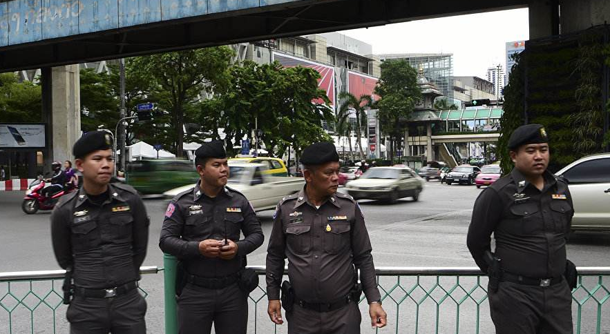 虽然,并不是说其他国家的警服必须要像泰国的警服这样紧身,才能达到