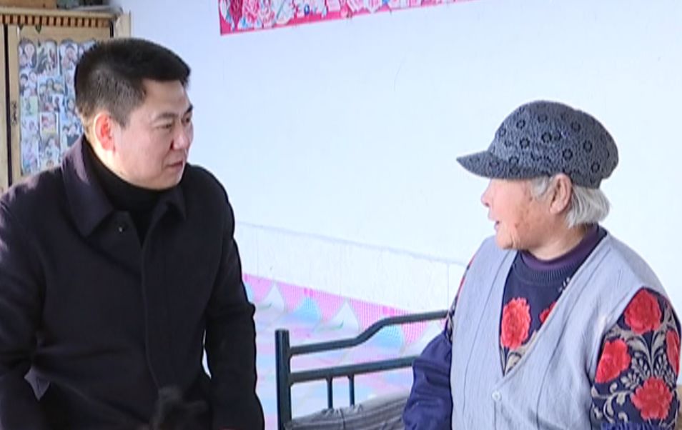 于浩深入到云山镇走访慰问生活困难党员谢忠良,高延祯和贫困户夏桂清