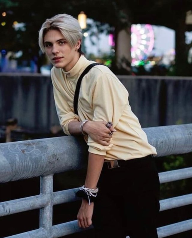 celine新代言人曝光:00后抖音网红18岁圈粉800万,他凭什么?