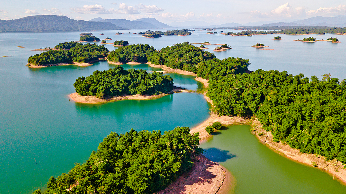 千岛湖＋泸沽湖景色等于老挝南俄湖，一座如游戏场景般的异域湖泊_手机搜狐网