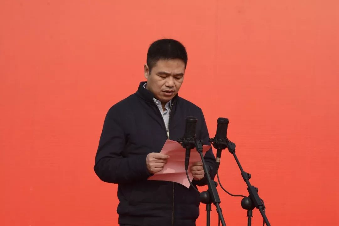 活动中,副县长李克武介绍了项目实施情况,随后,县教育局及润企公司