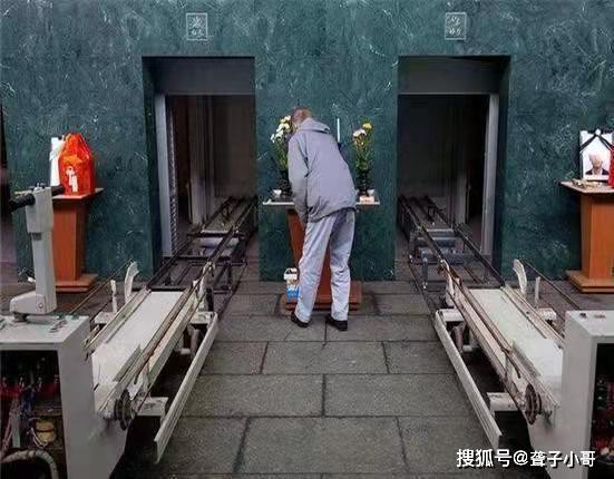 人死后火化，为什么只有那一点骨灰，剩余的去哪里了？原来如此-搜狐大视野-搜狐新闻