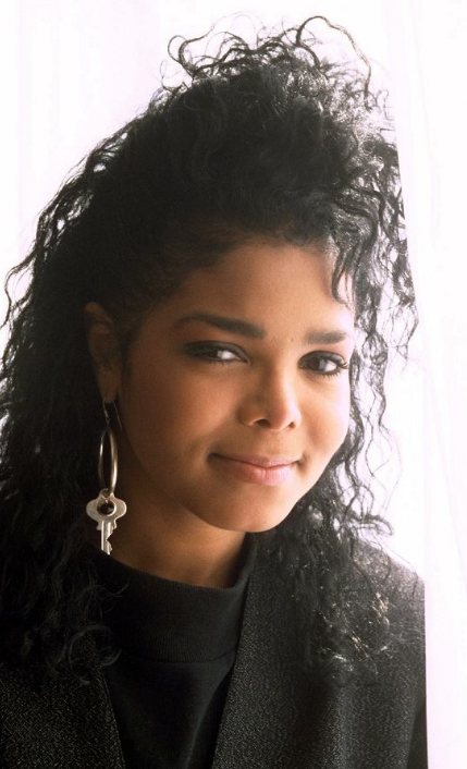 在珍妮杰克逊的身上我们能看到迈克尔杰克逊的影子