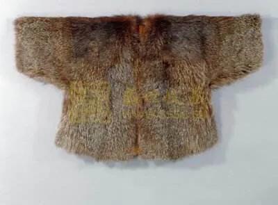 他们自然也会穿这些动物皮毛制造的衣服,比如貂皮大衣,虎皮大衣