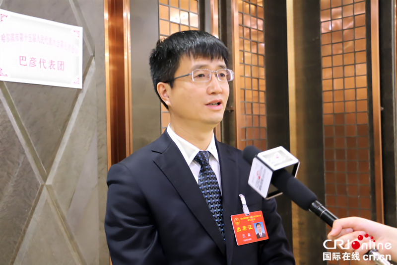 哈尔滨市人大代表,哈尔滨市巴彦县委副书记,县长兰淼接受国际在线