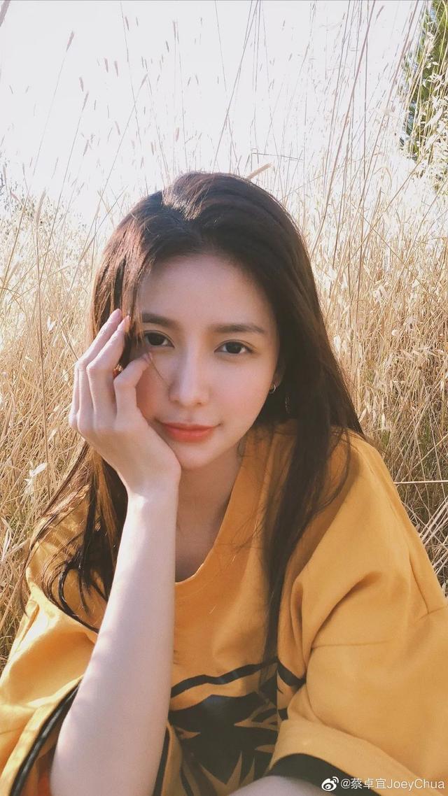 lisa发微博上热搜,我关心的却是青你2这位离异少妇女爱豆?