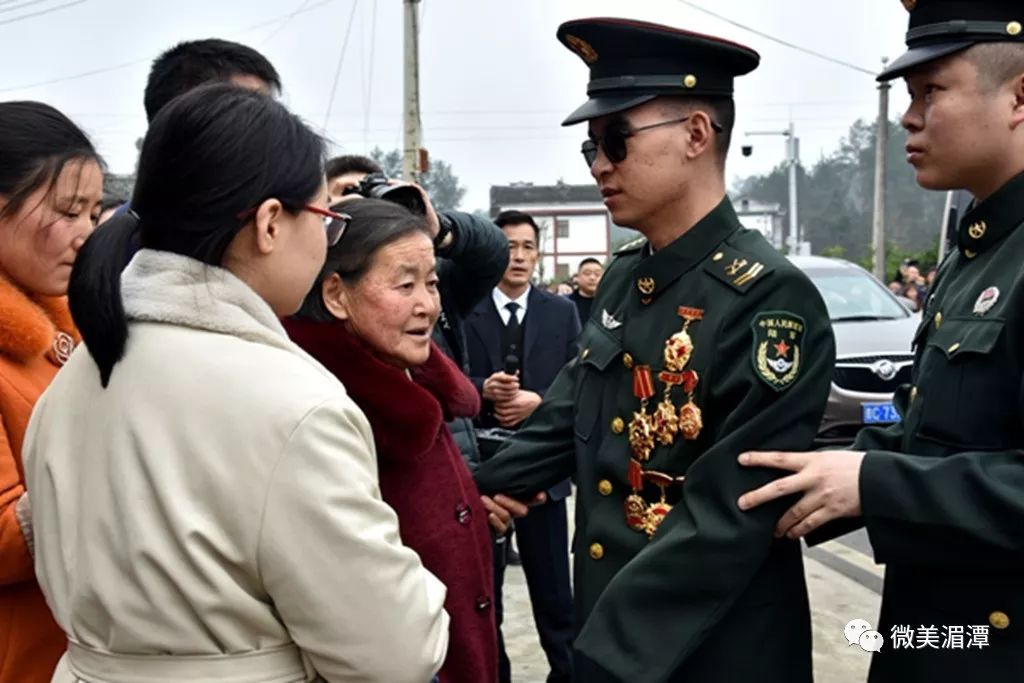 今天,排雷英雄杜富国回到家乡湄潭啦!-搜狐大视野-搜狐新闻
