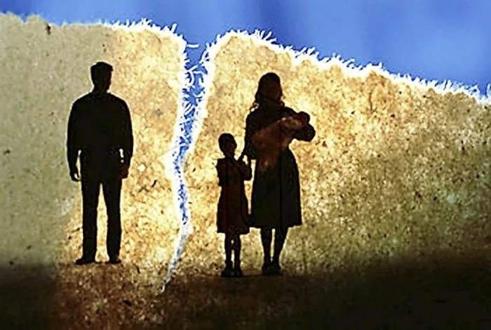 原创学生高三了发现妈妈谈了一个男朋友单亲家庭的他该怎么办