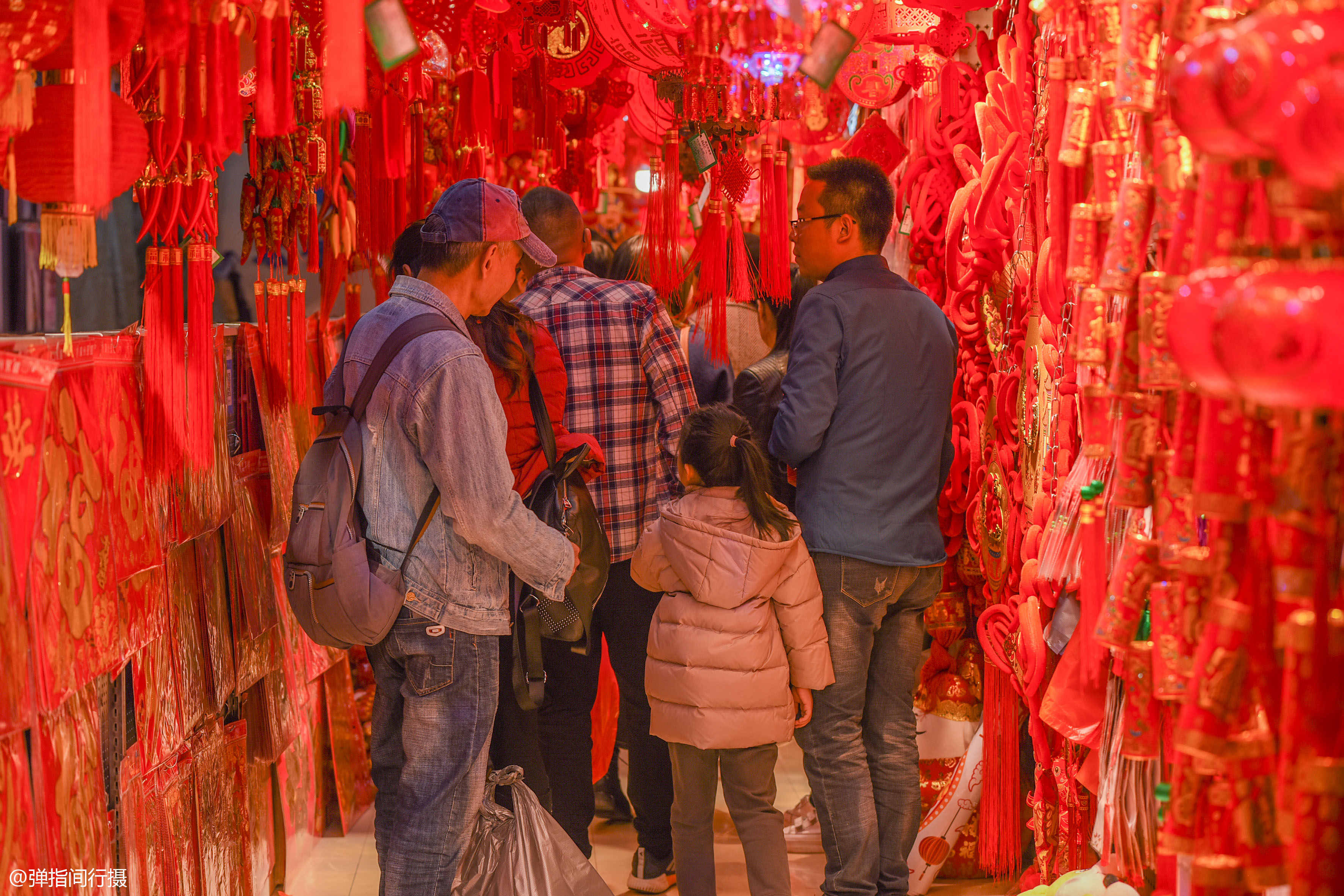 广州这条百年老街平时鲜有人去一到春节就变最火年货天堂