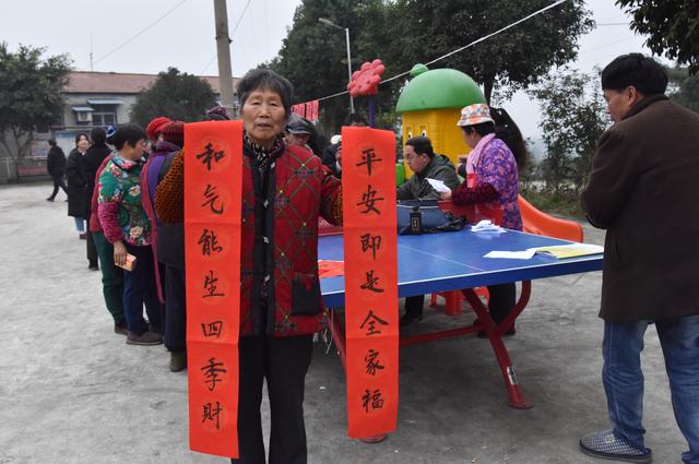 綦江区石角镇新民村举办迎新春农民趣味运动会