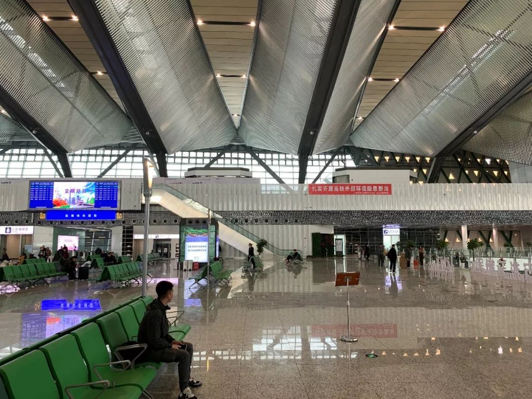 高铁站100米跨度的顶棚是如何实现的